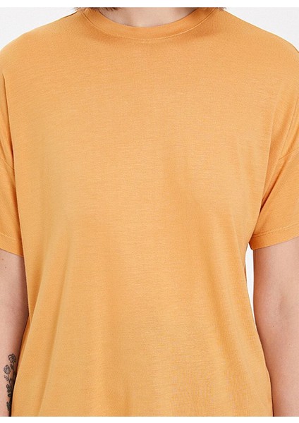 Sarı Basic Bisiklet Yaka Viskon Rahat Kalıp Kadın T-Shirt Essentıals Scoop Neck Loose Tee