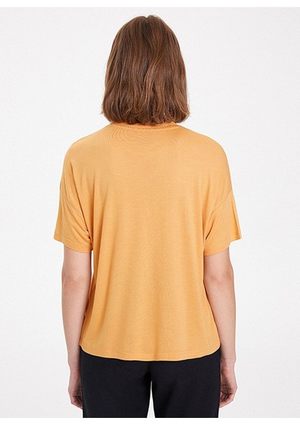 Sarı Basic Bisiklet Yaka Viskon Rahat Kalıp Kadın T-Shirt Essentıals Scoop Neck Loose Tee