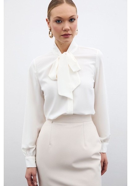 Yakası Bağlamalı Düz Gömlek - Ekru
