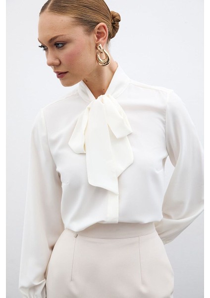 Yakası Bağlamalı Düz Gömlek - Ekru modelleri