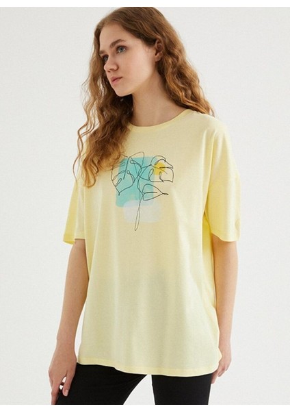 Sarı Baskılı Bisiklet Yaka Pamuklu Oversize Fit Kadın T-Shirt Watercolour Leaf