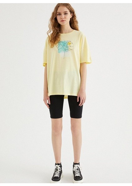 Sarı Baskılı Bisiklet Yaka Pamuklu Oversize Fit Kadın T-Shirt Watercolour Leaf fiyatları