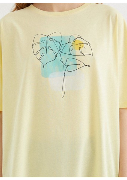 Sarı Baskılı Bisiklet Yaka Pamuklu Oversize Fit Kadın T-Shirt Watercolour Leaf modelleri