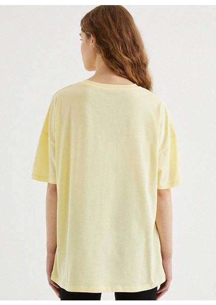 Sarı Baskılı Bisiklet Yaka Pamuklu Oversize Fit Kadın T-Shirt Watercolour Leaf fırsatları