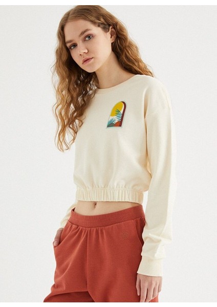Ekru Bisiklet Yaka Pamuklu Regular Fit Kadın Crop Sweatshirt Vıew