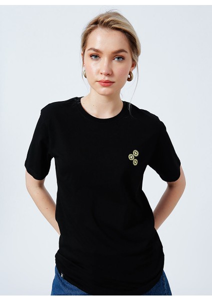 22SCTS206U-999 Grinding Bisiklet Yaka Rahat Kalıp Nakışlı Siyah Kadın T-Shirt