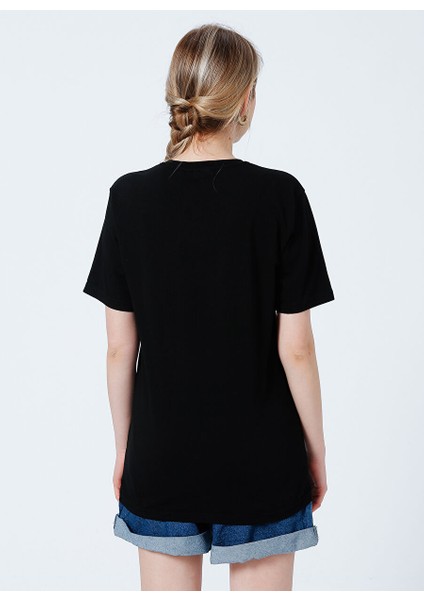 22SCTS206U-999 Grinding Bisiklet Yaka Rahat Kalıp Nakışlı Siyah Kadın T-Shirt fırsatları