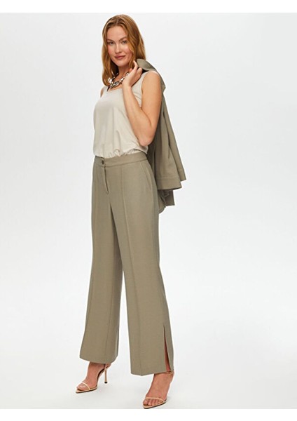 Önü Dikiş Detaylı Yırtmaçlı Wide Leg Fit Pantolon S25PNT009