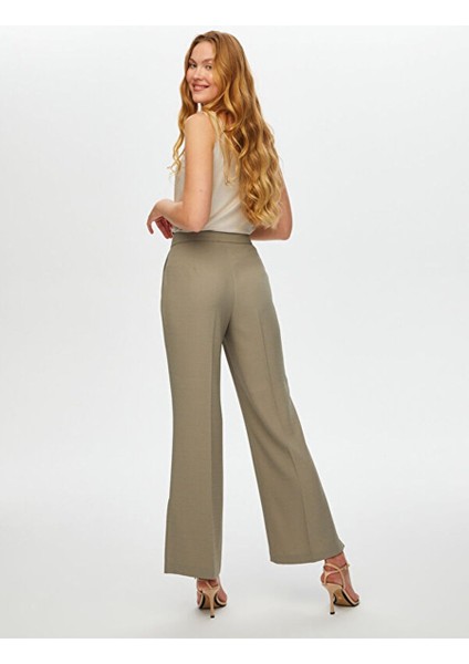 Önü Dikiş Detaylı Yırtmaçlı Wide Leg Fit Pantolon S25PNT009