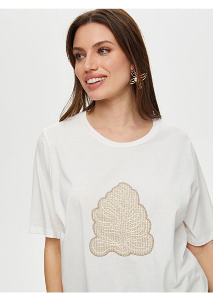 Önü Yaprak File Nakışlı Yuvarlak Yaka Pamuklu T-Shirt S25TSH080