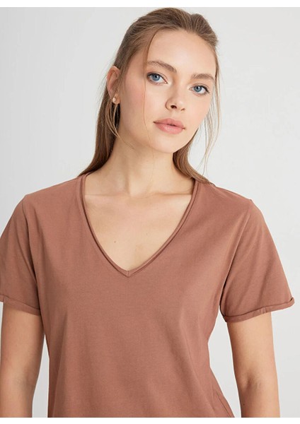 V Yaka Açık Kahve Kadın T-Shirt W241664219-V Yaka T-Shirt fiyatları