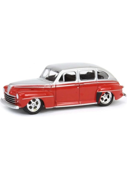 Nessiworld Greenlight 1/64 1947 Ford Fordor Super Deluxe