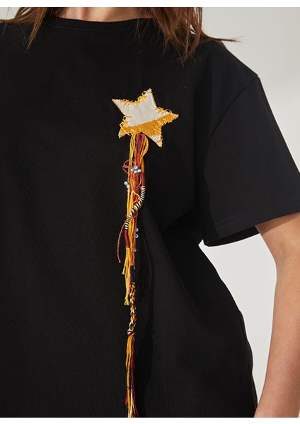 Bisiklet Yaka Nakışlı Siyah Kadın T-Shirt TSKD01227 indirimleri