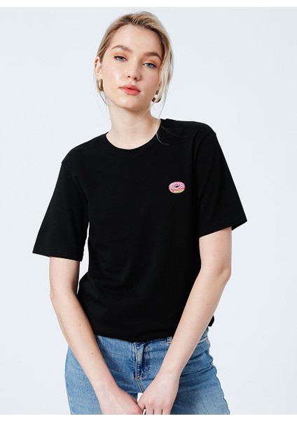 22SCTS204U-999 Donut Bisiklet Yaka Rahat Kalıp Nakışlı Siyah Kadın T-Shirt
