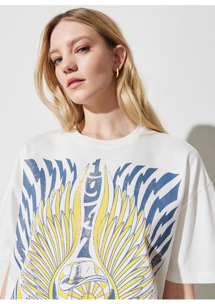 Bisiklet Yaka Beyaz Kadın T-Shirt W7R9EEW04 modelleri