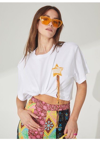 Bisiklet Yaka Nakışlı Beyaz Kadın T-Shirt TSKD01227 fiyatları
