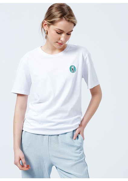22SCTS217U-100 Dancer Bisiklet Yaka Rahat Kalıp Nakışlı Beyaz Kadın T-Shirt