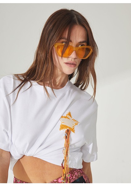 Bisiklet Yaka Nakışlı Beyaz Kadın T-Shirt TSKD01227 modelleri