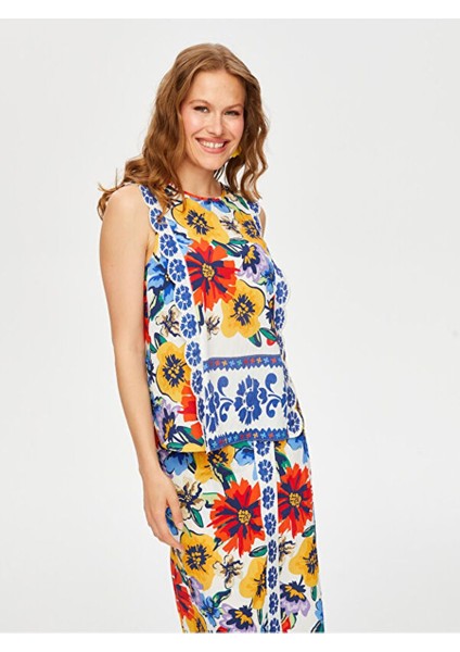 Resort Çiçek Desen Arkası Yırtmaçlı Viskon Bluz S25BLZ062
