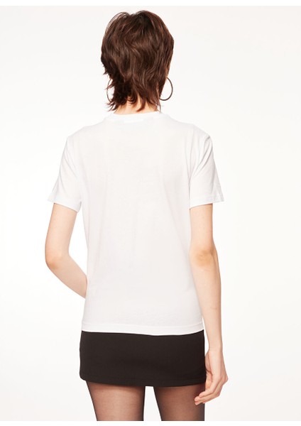 Bisiklet Yaka Baskılı Beyaz Kadın T-Shirt 75PAHG06 indirimleri