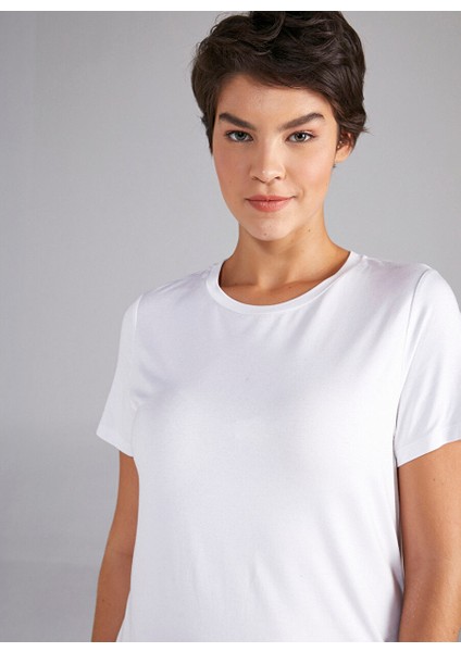 Yuvarlak Yaka Beyaz Kadın T-Shirt B00002