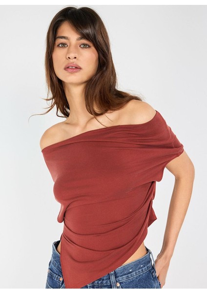 Kayık Yaka Kahverengi Top