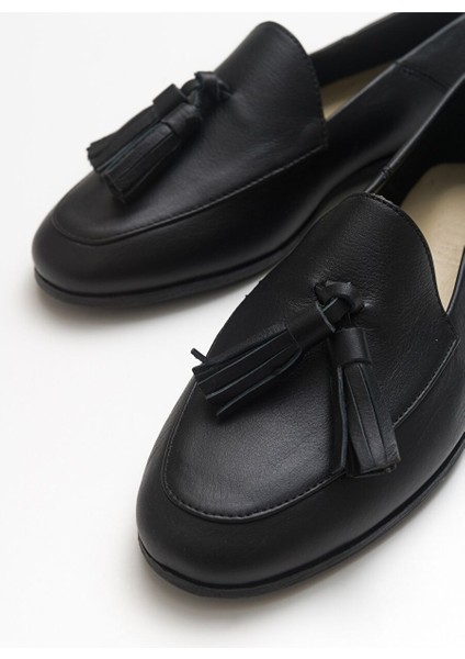 F04 Siyah Cilt Hakiki Deri Püsküllü Kadın Loafer Ayakkabı