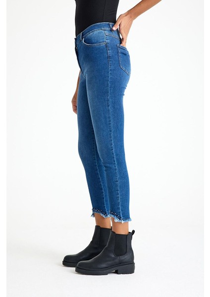 Paça Işlemeli Mavi Jeans