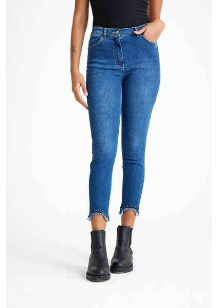 Paça Işlemeli Mavi Jeans
