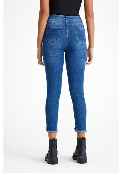 Paça Işlemeli Mavi Jeans