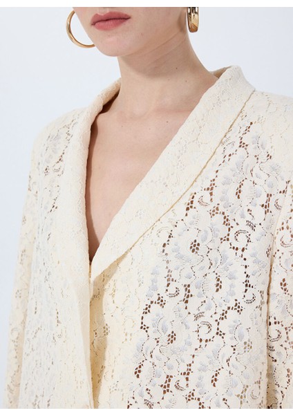 Beyaz Kadın Oversize Güpür Ceket F5SL-CKT0035 modelleri