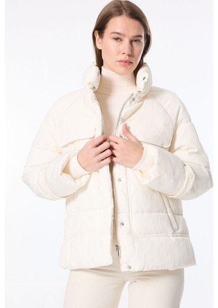 Dik Yaka Relaxed Fit Ekru Kadın Mont J4WL-MNT7108