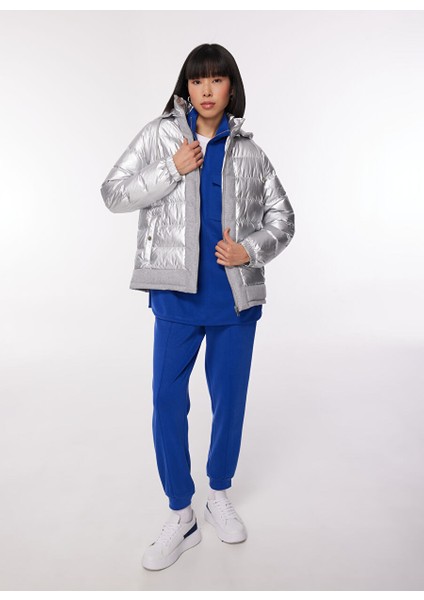 Gümüş Kadın Kapüşon Yaka Basic Fit Puffer Mont B3WL-MNT1