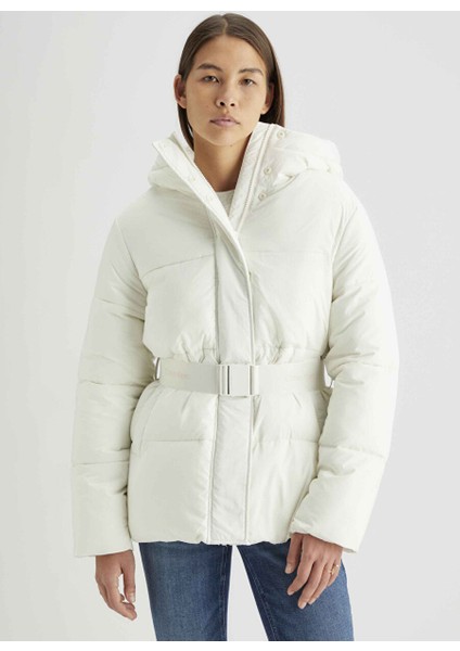 Beyaz Kadın Dik Yaka Standart Fit Puffer Mont Logo Belt Short Puffer