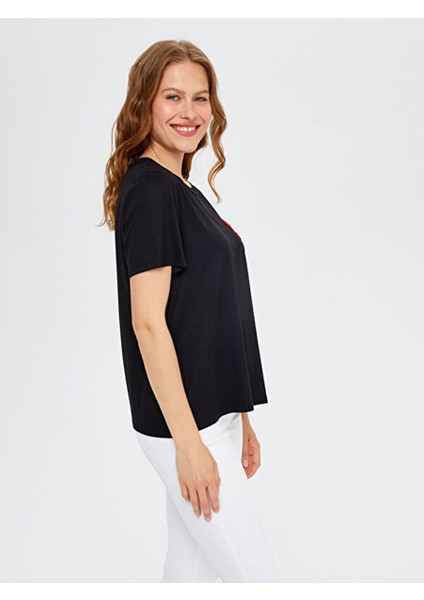 Resort Boncuk Aplike Detaylı Yuvarlak Yaka T-Shirt S25TSH112 modelleri