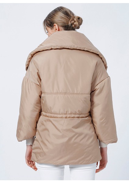 Ata Yaka Geniş Fit Kapitone Desenli Koyu Bej Kadın Mont - LF-160309 fırsatları