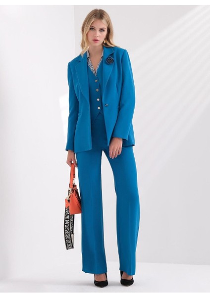 Büyük Beden Çiçek Broşlu Yakalı Düğmeli Blazer Ceket fırsatları