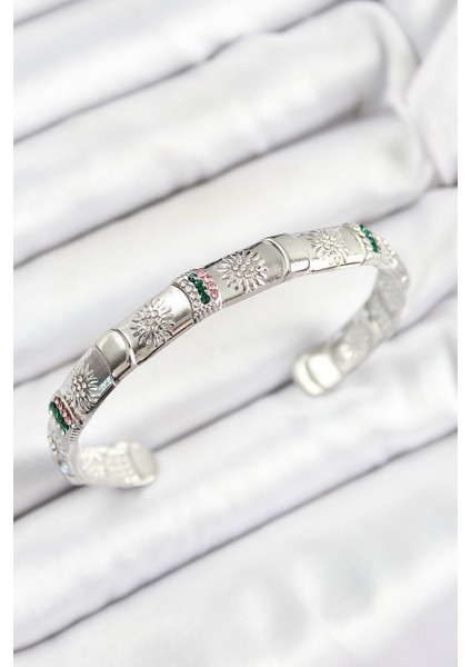 Pirinç Karışık Zirkon Taşlı Çiçek Model Gümüş Renk Altı Açık Kadın Bileklik
