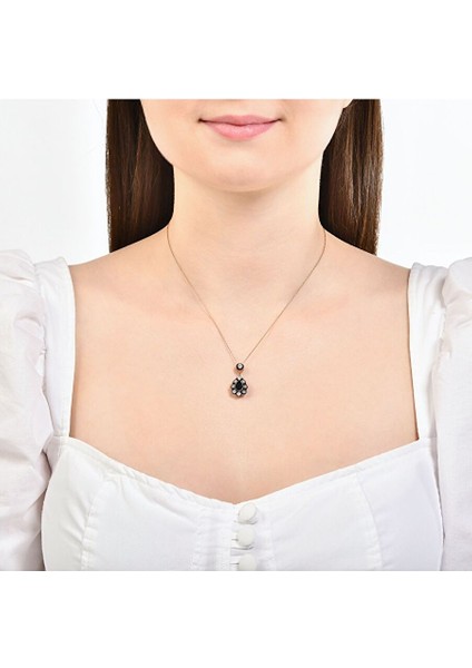 0.05 Karat Mavi Taşlı Elmas Kolye