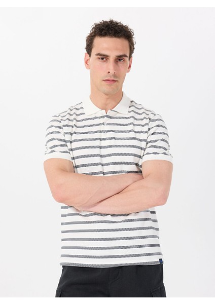 Beyaz Erkek Relaxed Çizgili Polo T-Shirt J5SM-TST7383