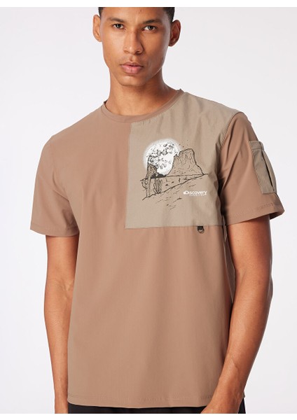 Koyu Bej Erkek Bisiklet Yaka Relaxed Baskılı Su Itici T-Shirt D4SM-TST3252 fiyatları