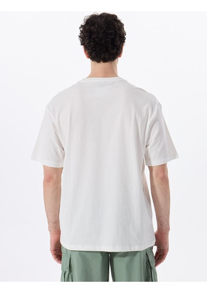 Kırık Beyaz Erkek Bisiklet Yaka Loose Fit Nakışlı T-Shirt Leaf indirimleri