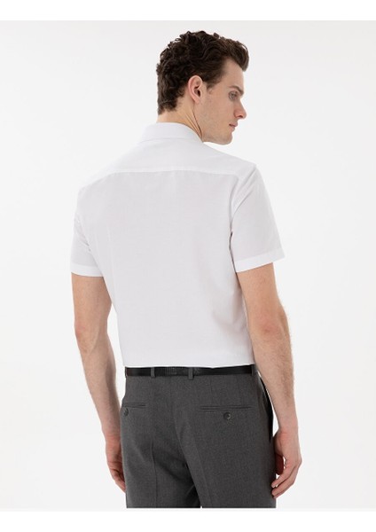 Beyaz Basic Regular Fit Kısa Kollu Cepli Gömlek