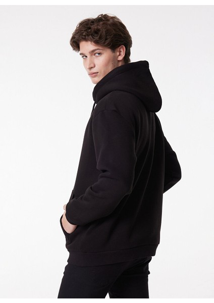 Kapüşonlu Regular Fit Siyah Erkek Sweatshirt L222678-001