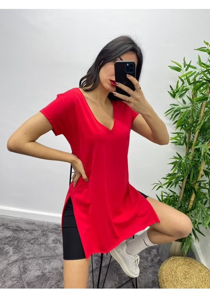 Kadın Kırmızı Yırtmaçlı Regular Kalıp V Yaka Tişört