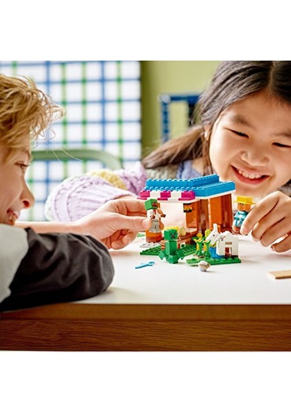 LEGO Minecraft 21184 The Bakery indirimleri