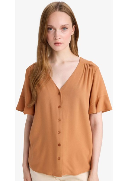 Regular Fit V Yaka Kısa Kollu Gömlek fırsatları