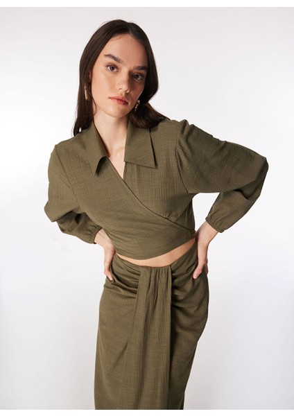Haki Kadın Kruvaze Yaka Crop Crinkle Bluz F4SL-BLZ0860