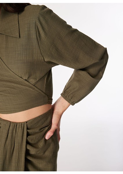 Haki Kadın Kruvaze Yaka Crop Crinkle Bluz F4SL-BLZ0860 indirimleri