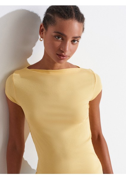 31855 Kayık Yaka T-Shirt-Sarı modelleri